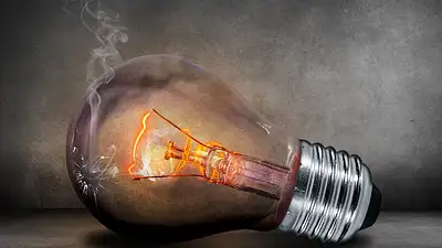 Jak oszczędzać na rachunkach: skuteczne porady na energię, w